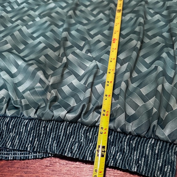 Women’s XL Short Sleeve Green Pattern Top, Elastic waist, V-Neck, Collar Vintage - Picture 4 of 6